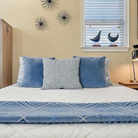 Retro Retreat In Dtsp - Explore The Downtown Area セント・ピーターズバーグ エクステリア 写真